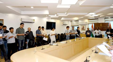 Glimpses of “Swachhata Pledge” ceremony organised under the Ministry of Information and Broadcasting, during this ceremony the Senior officers of the ministry of I&B and Staff of media units taking the pledge at Shastri Bhawan